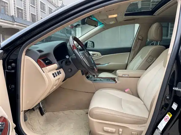 Toyota Crown 2012