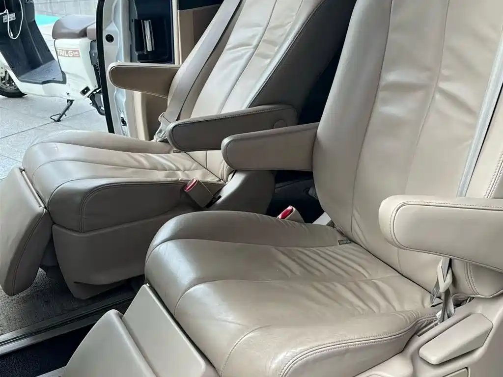 Toyota Previa 2016 — фото 6