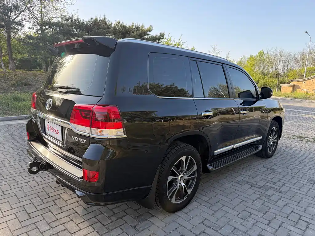 Toyota Land Cruiser 2020 — фото 10