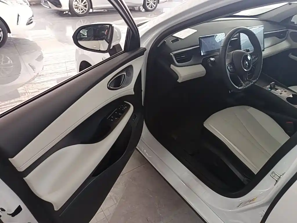 BYD Seal 05 DM-i 2025 — фото 12