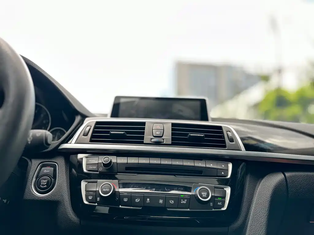 BMW 3 Series 2016 — фото 23