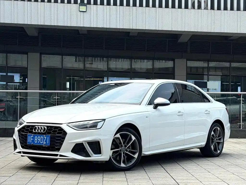 Audi A4L 2021 — фото 1