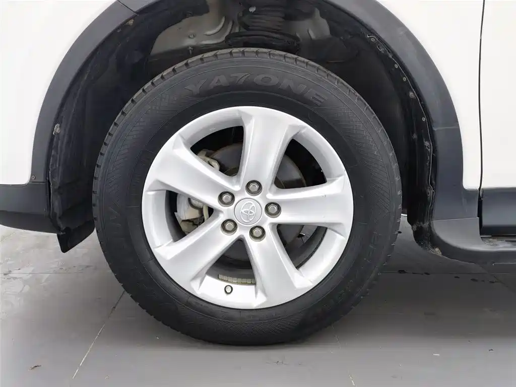 Toyota RAV4 2015 — фото 17