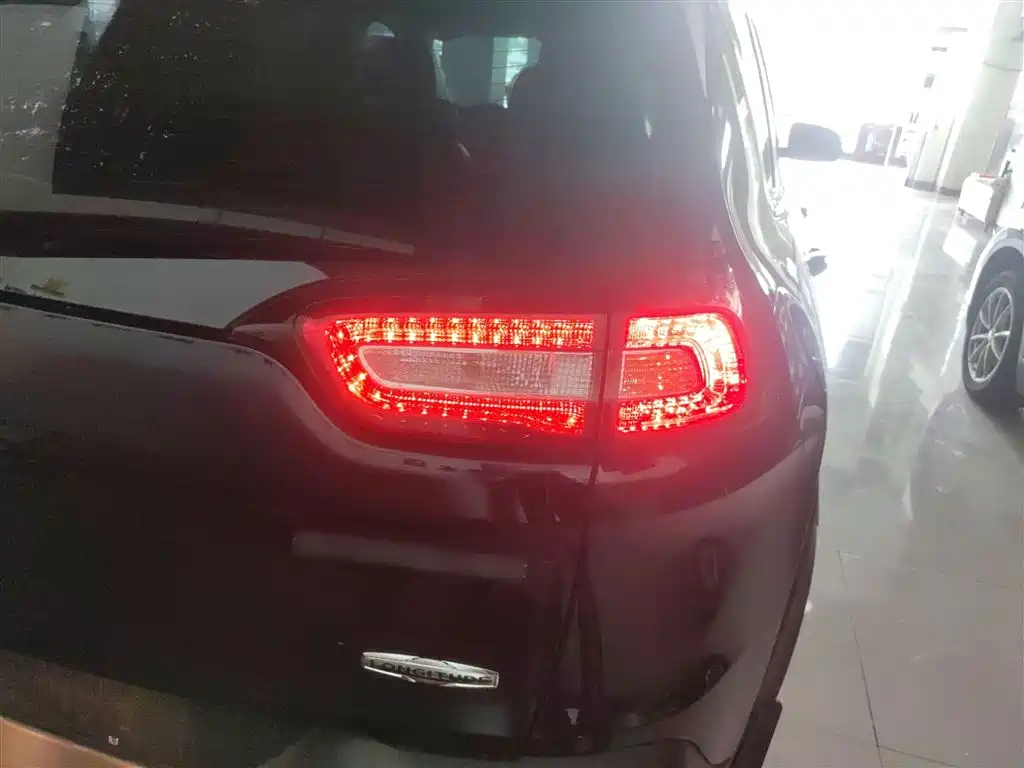 Jeep Cherokee 2017 — фото 24