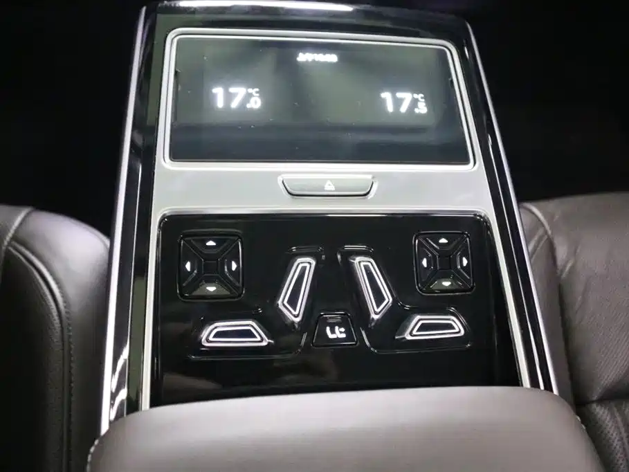 Audi A8 2020 — фото 24