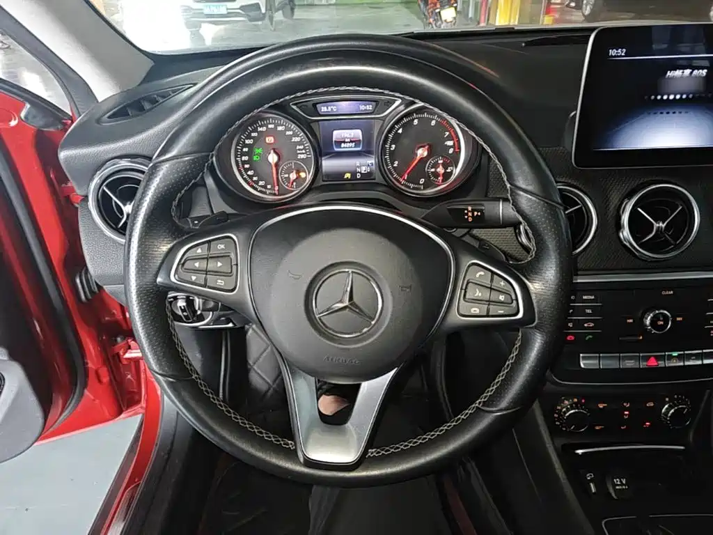Mercedes-Benz GLA 2018 — фото 11
