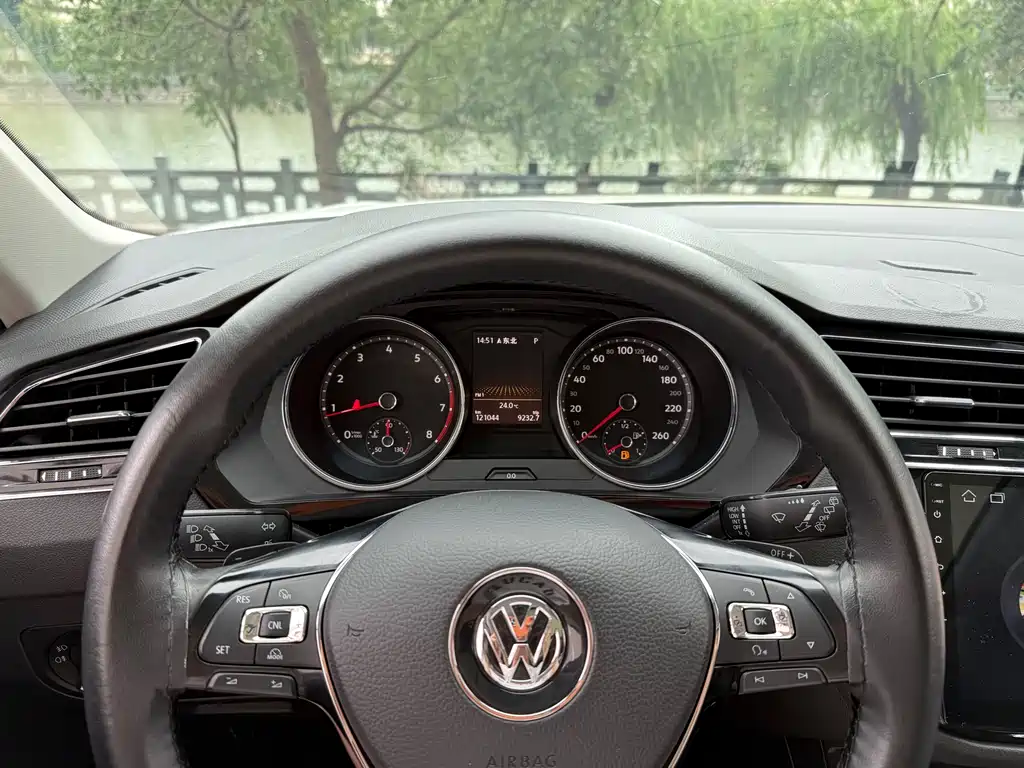 Volkswagen Tiguan L 2017 — фото 14