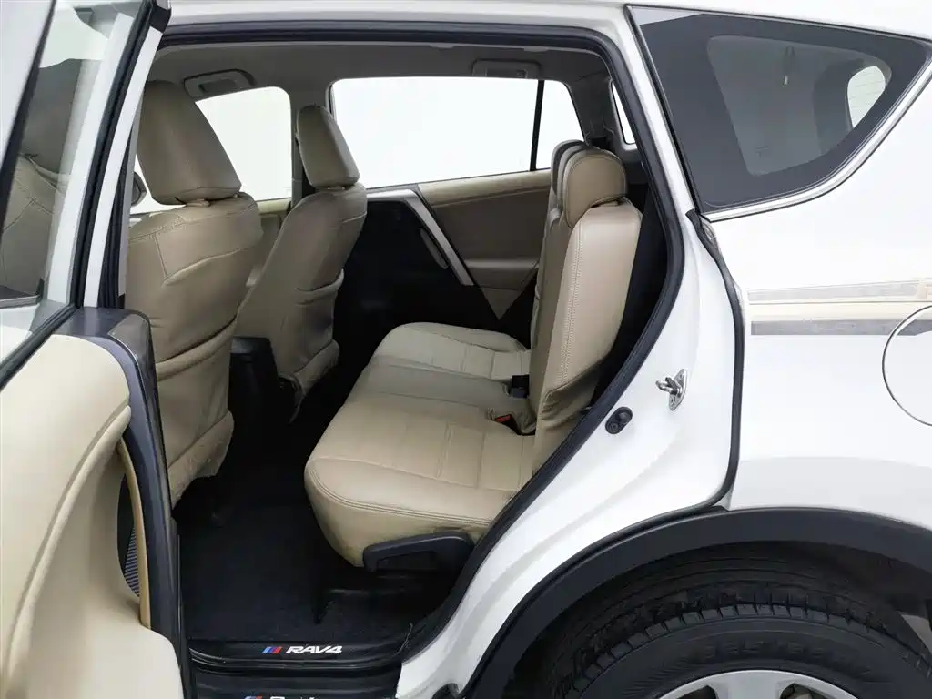 Toyota RAV4 2015 — фото 15