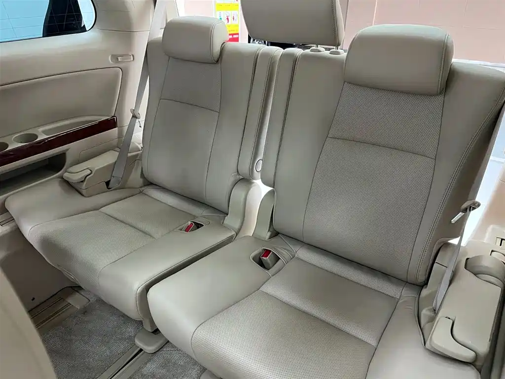 Toyota Alphard 2011 — фото 18
