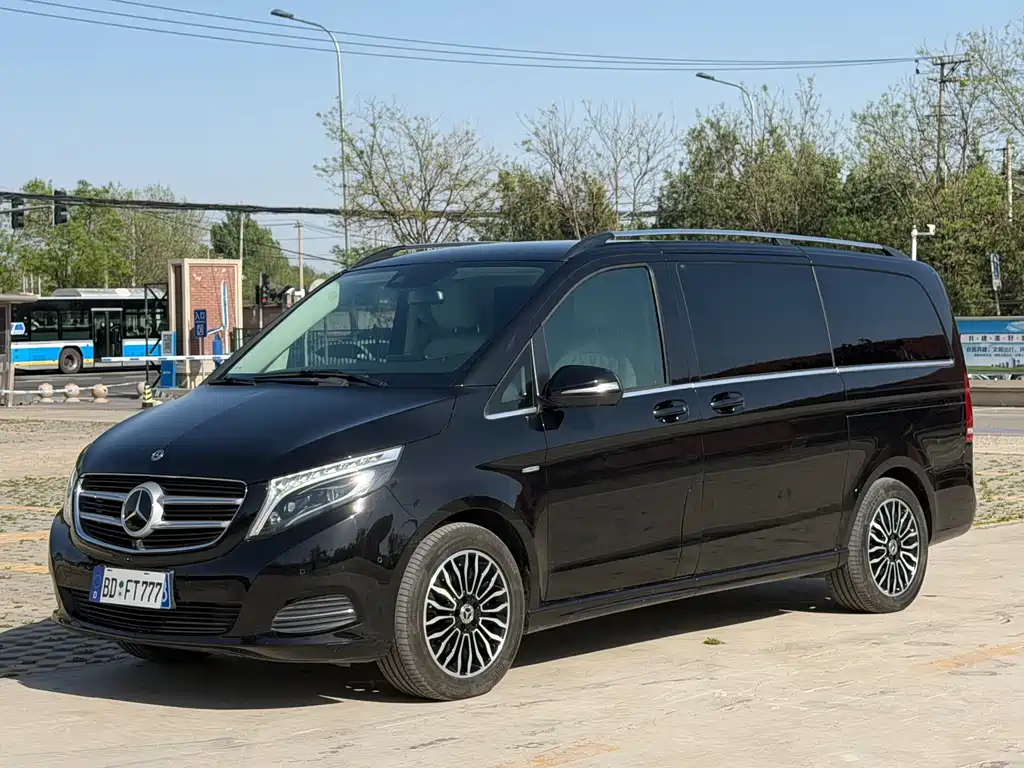 Mercedes-Benz V-Class 2018 — фото 1