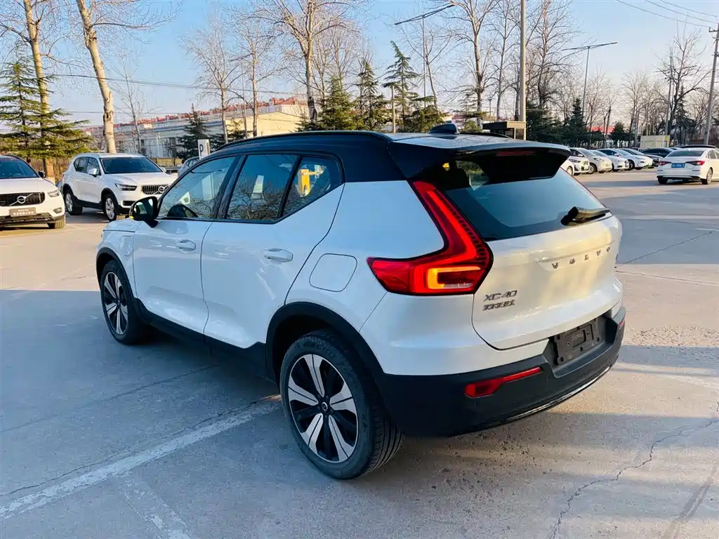 Volvo XC40 NEV 2023 — фото 4
