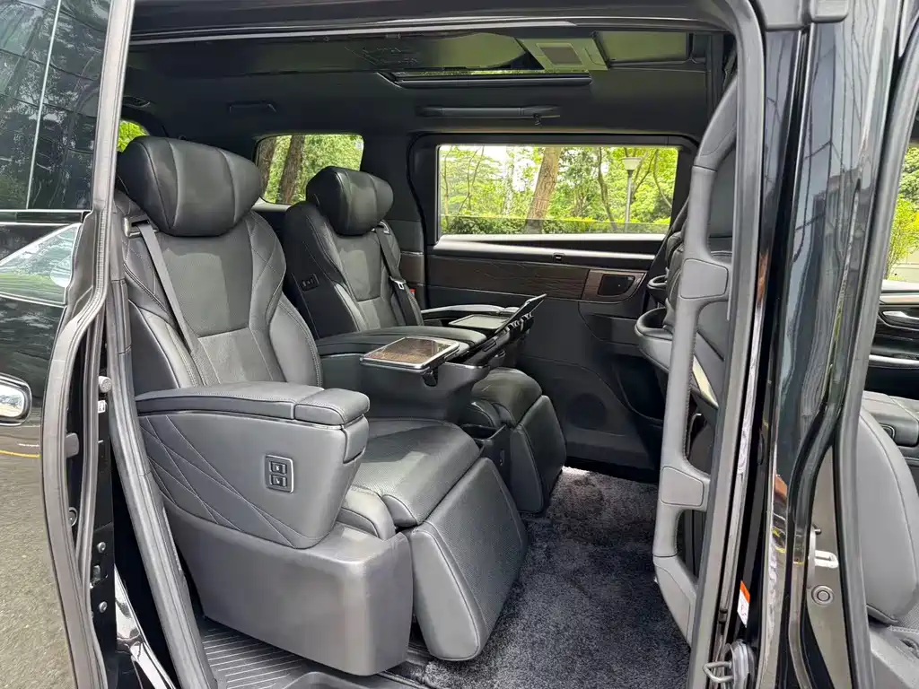 Toyota Vellfire 2024 — фото 11