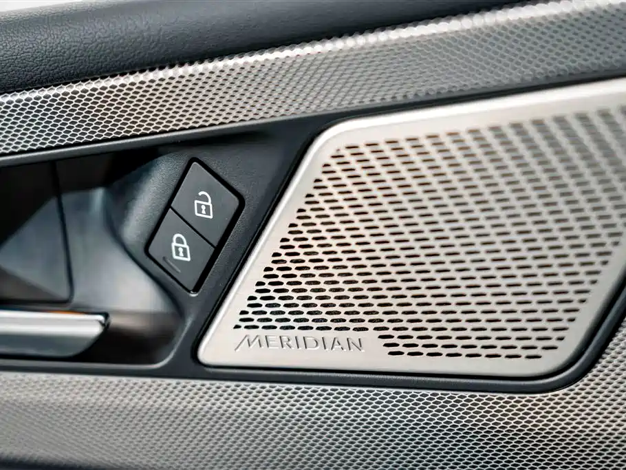 Jaguar XEL 2025 — фото 15