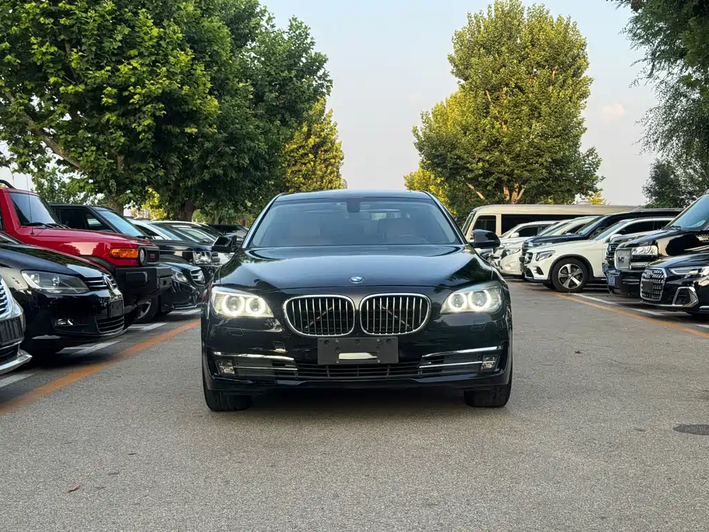 BMW 7 Series 2015 — фото 2
