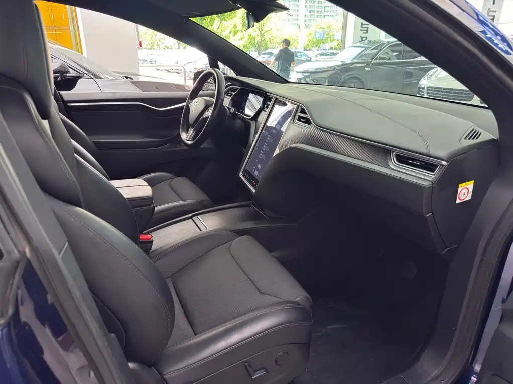 Tesla Model X 2018 — фото 18
