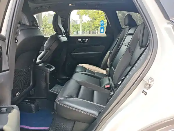 Volvo XC60 Plug-In Hybrid 2021