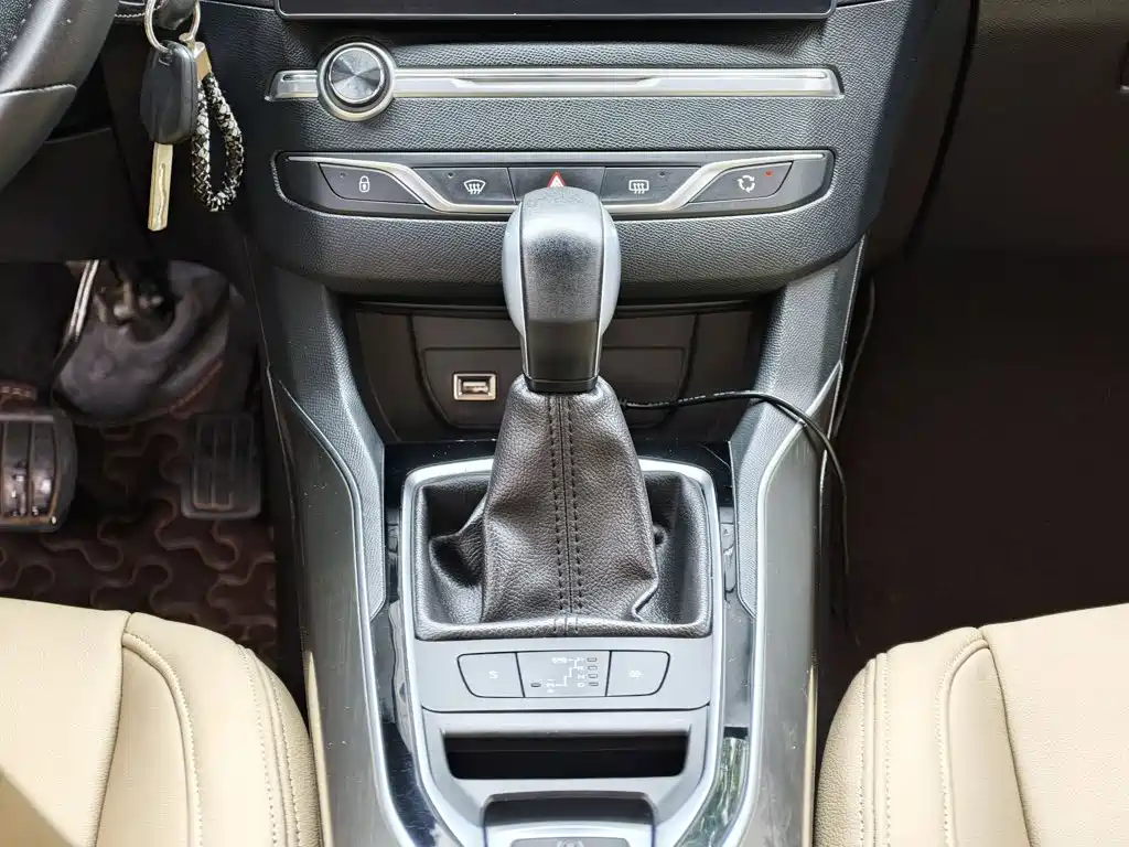 Peugeot 408 2018 — фото 10