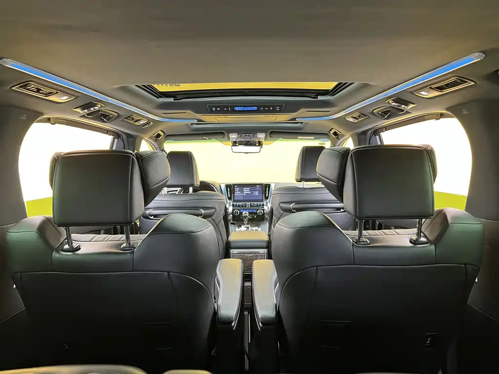 Toyota Alphard 2020 — фото 30