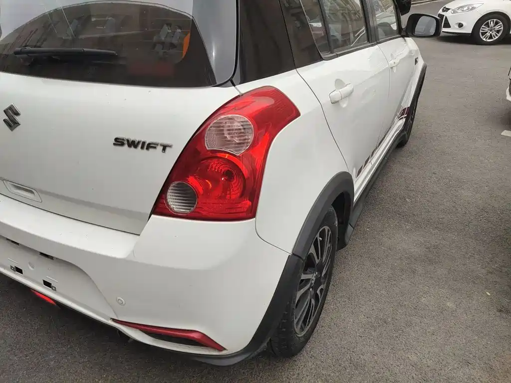 Suzuki Swift 2018 — фото 24