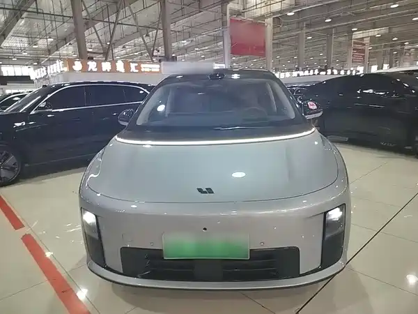 Li Auto i8 2025