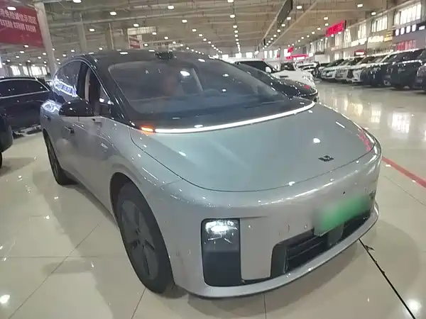 Li Auto i8 2025