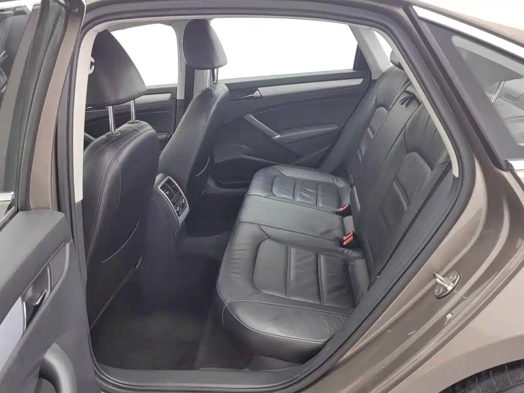 Volkswagen Passat 2015 — фото 15