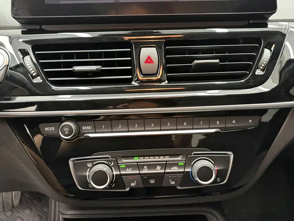 BMW 1 Series 2022 — фото 14