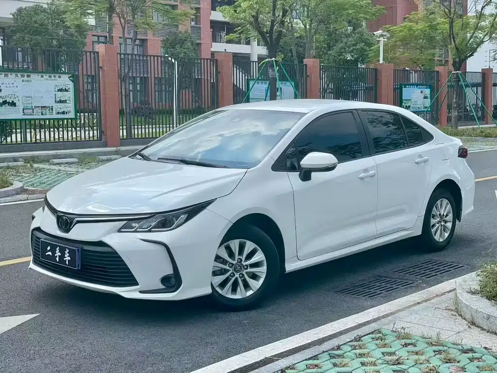 Toyota Corolla 2019 — фото 1