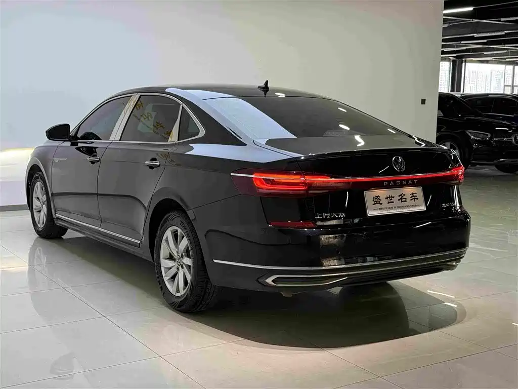 Volkswagen Passat 2022 — фото 11