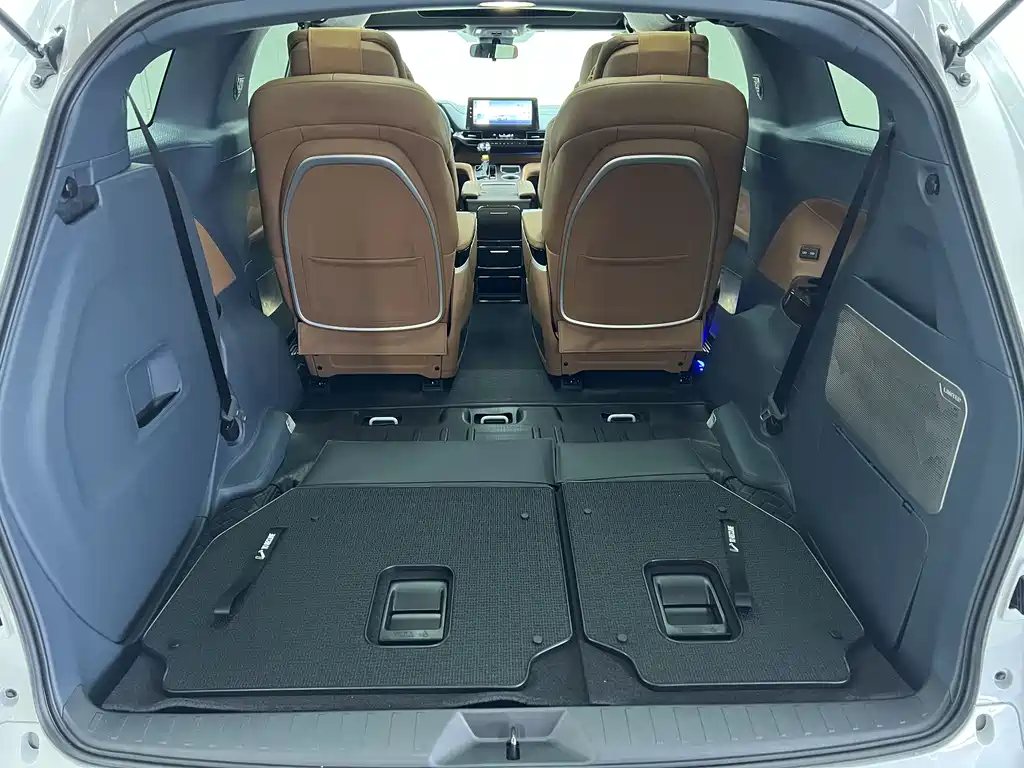 Toyota Granvia — фото 20