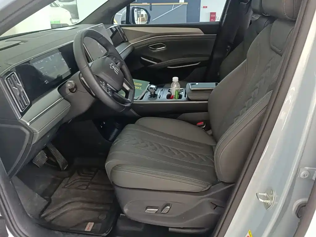 BYD Song L DM-i 2025 — фото 15