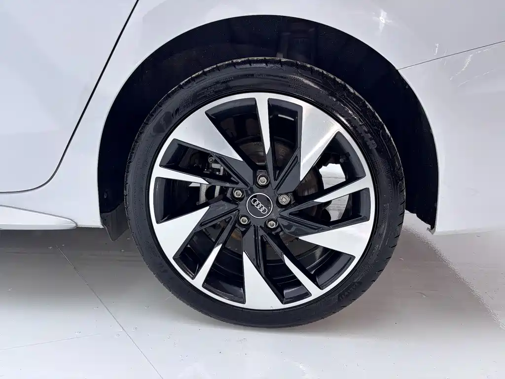 Audi A3 2023 — фото 18