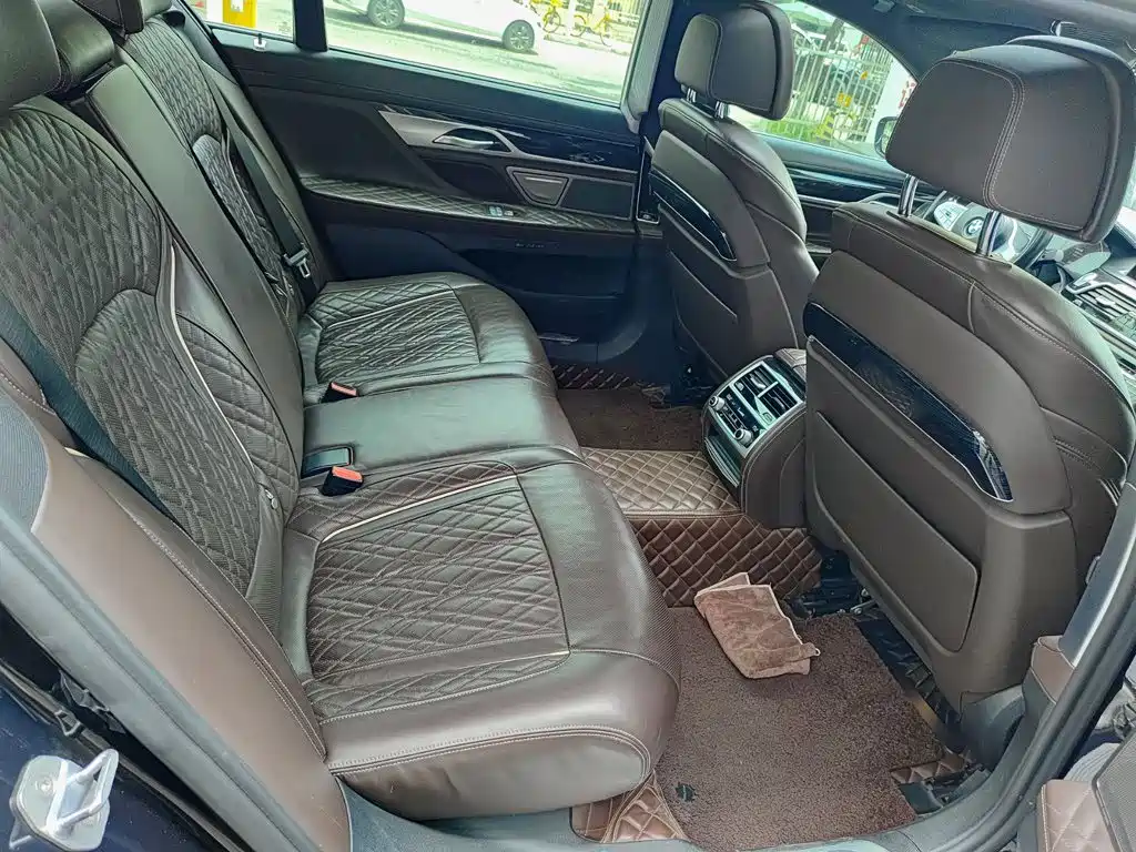 BMW 7 Series 2019 — фото 11