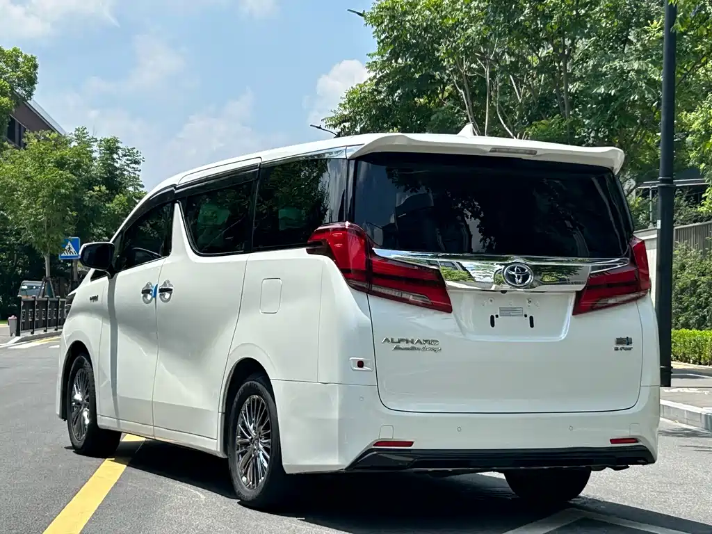 Toyota Alphard 2022 — фото 6