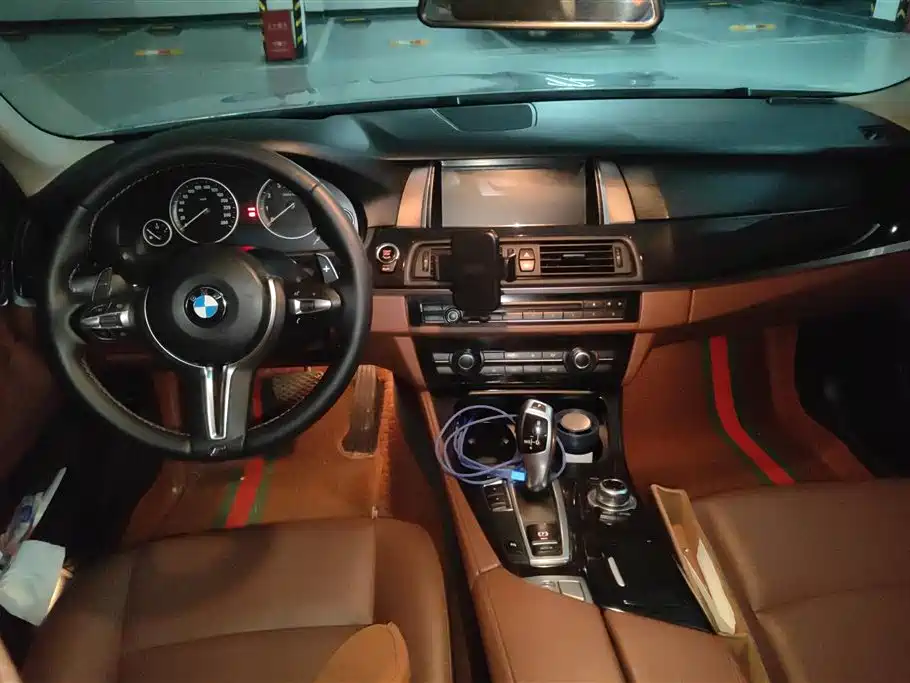 BMW 5 Series 2016 — фото 12