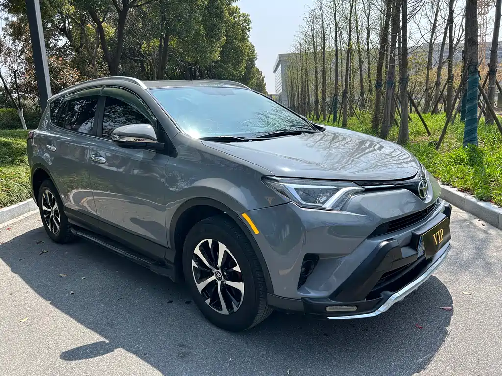 Toyota RAV4 2017 — фото 2