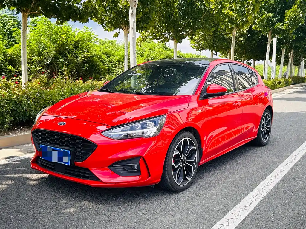 Ford Focus 2021 — фото 1