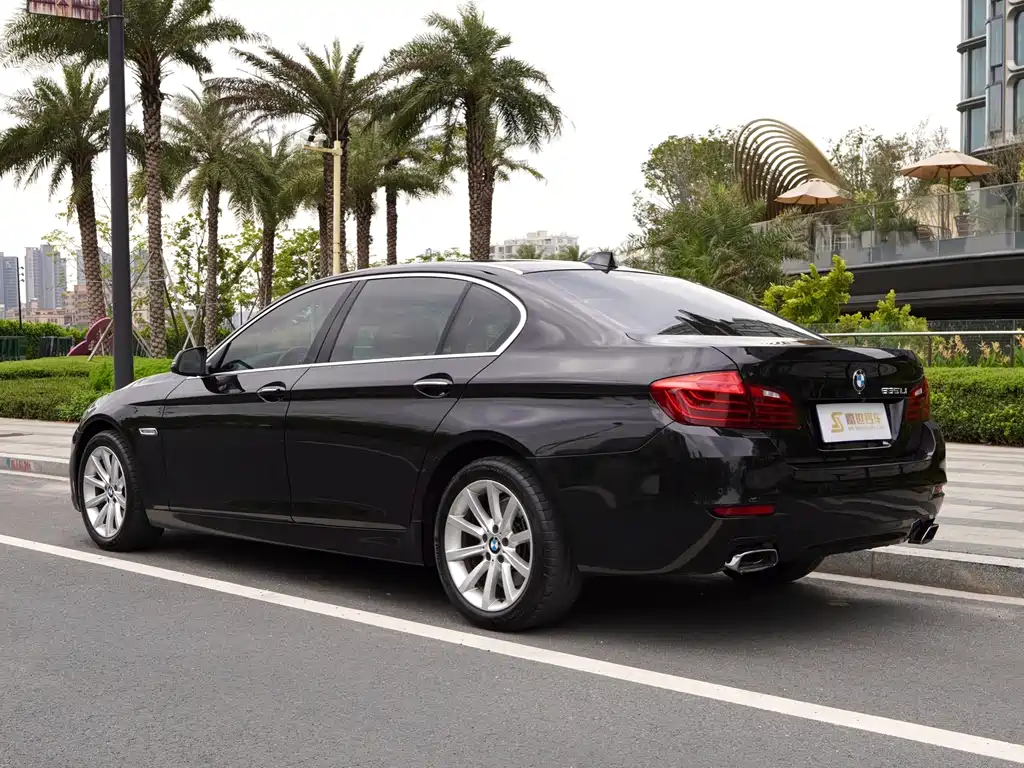 BMW 5 Series 2015 — фото 11