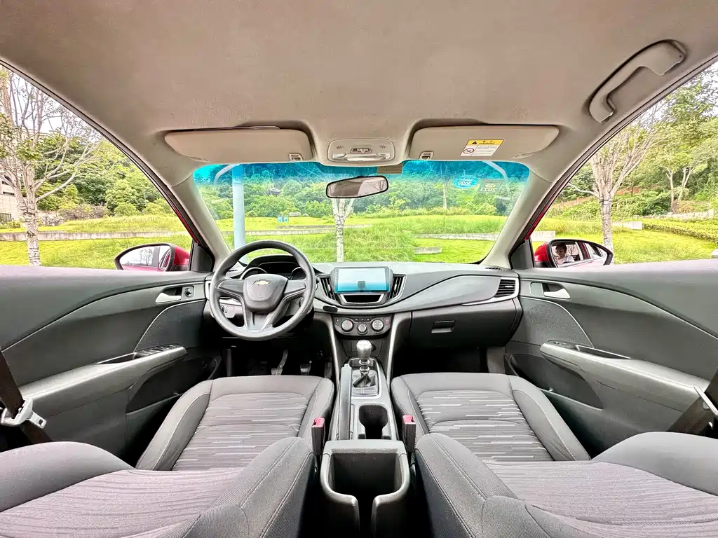 Chevrolet Cavalier 2017 — фото 35