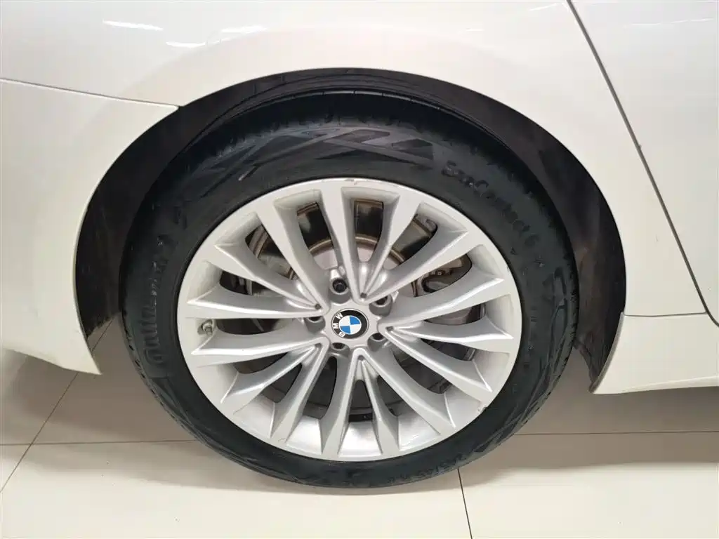 BMW 5 Series New Energy 2020 — фото 26