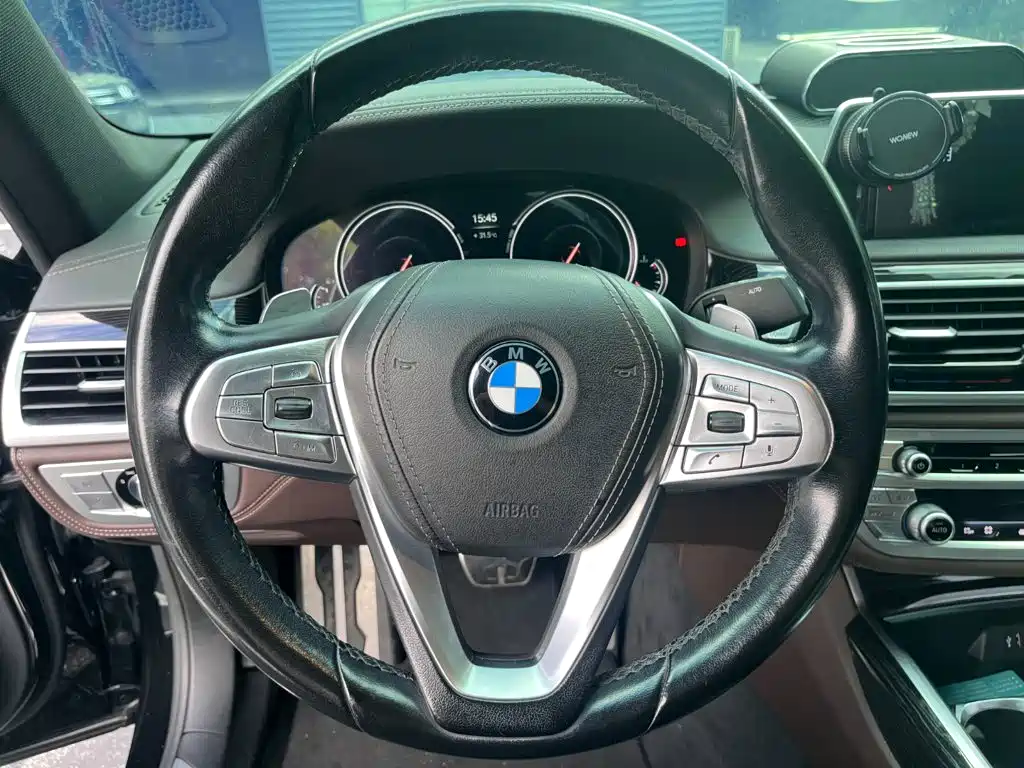 BMW 7 Series 2018 — фото 11