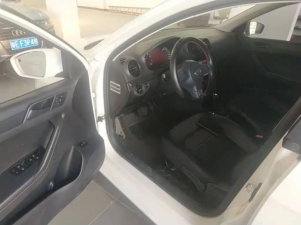 Volkswagen Jetta 2015 — фото 16