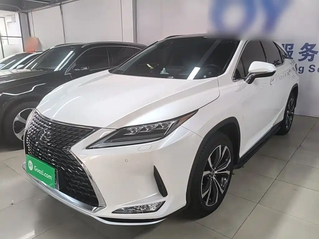 Lexus RX 2022 — фото 1