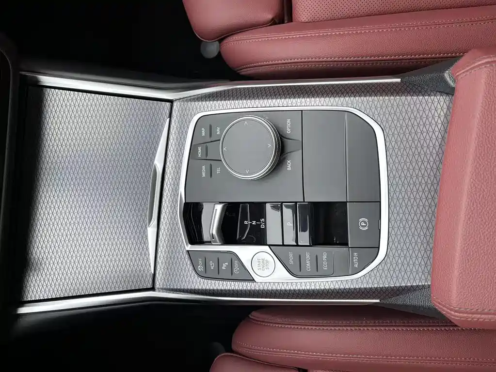 BMW 3 Series 2024 — фото 17