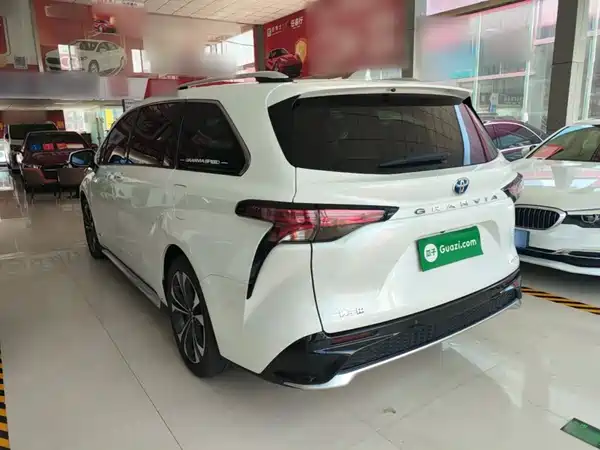 Toyota Granvia 2024