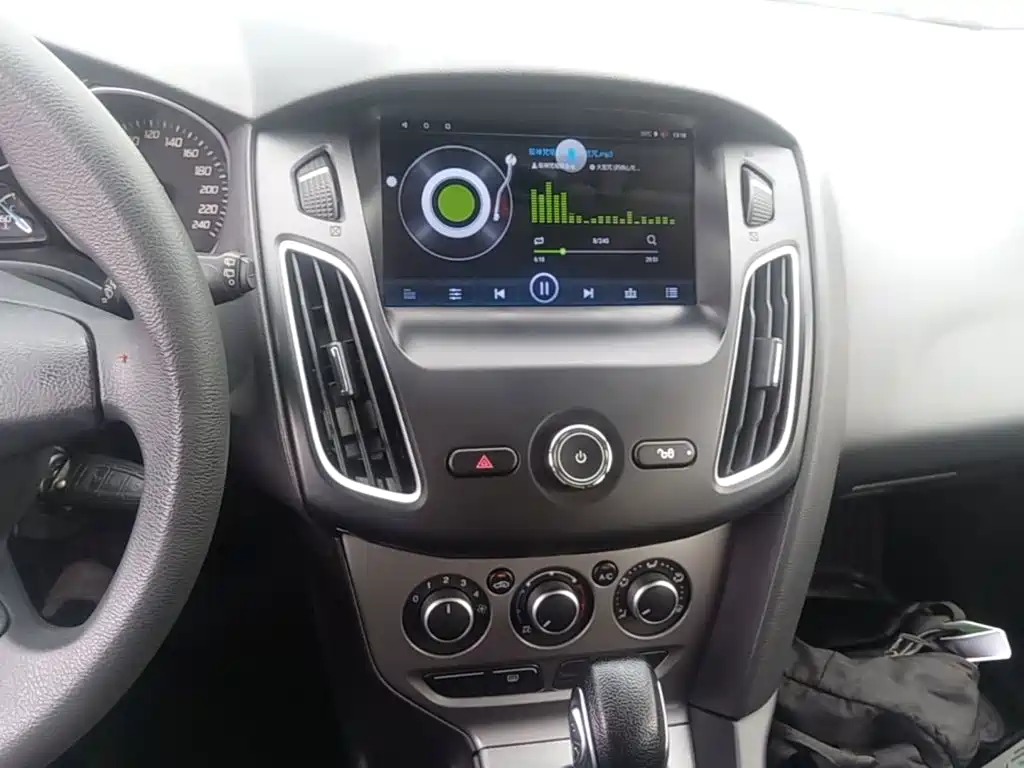 Ford Focus 2015 — фото 13