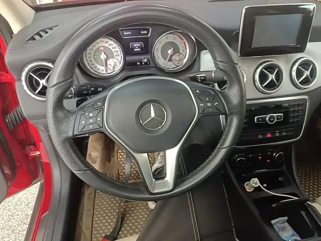 Mercedes-Benz GLA 2015 — фото 11