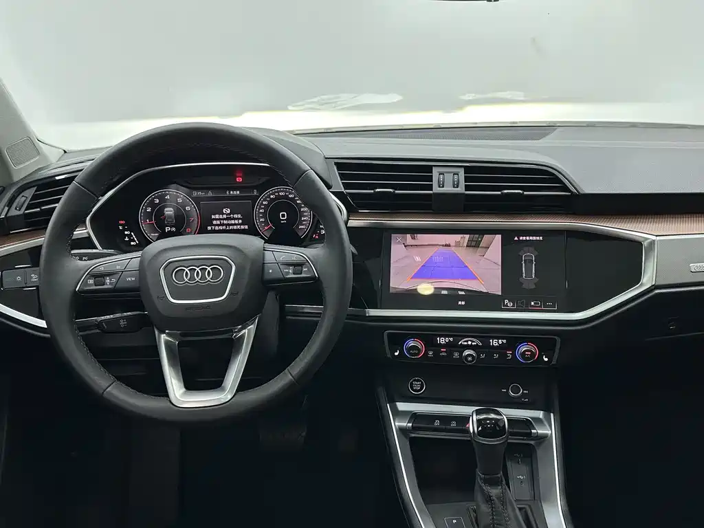 Audi Q3 2023 — фото 11