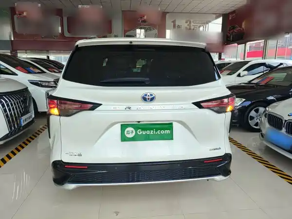 Toyota Granvia 2024