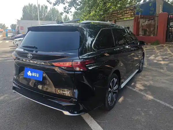 Toyota Granvia 2024
